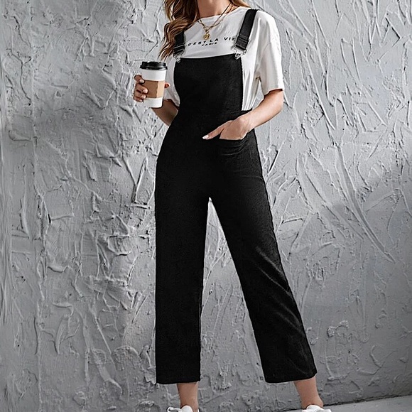 SHEIN Pants - 🖤SHEIN Pocket Front Corduroy Cropped Jumpsuit🖤